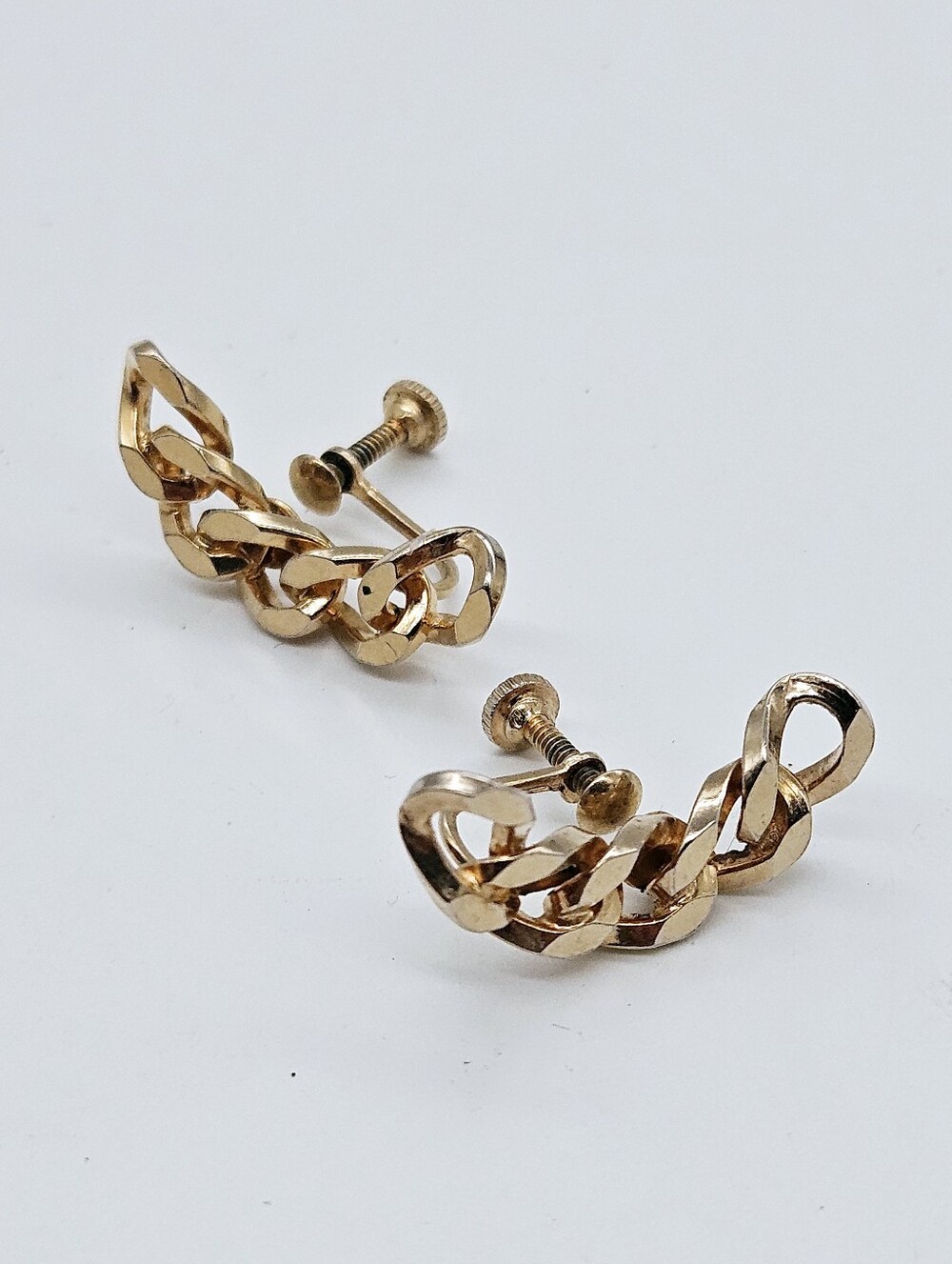 BOND BOYD | vintage mid-century gold tone chain screw back earrings